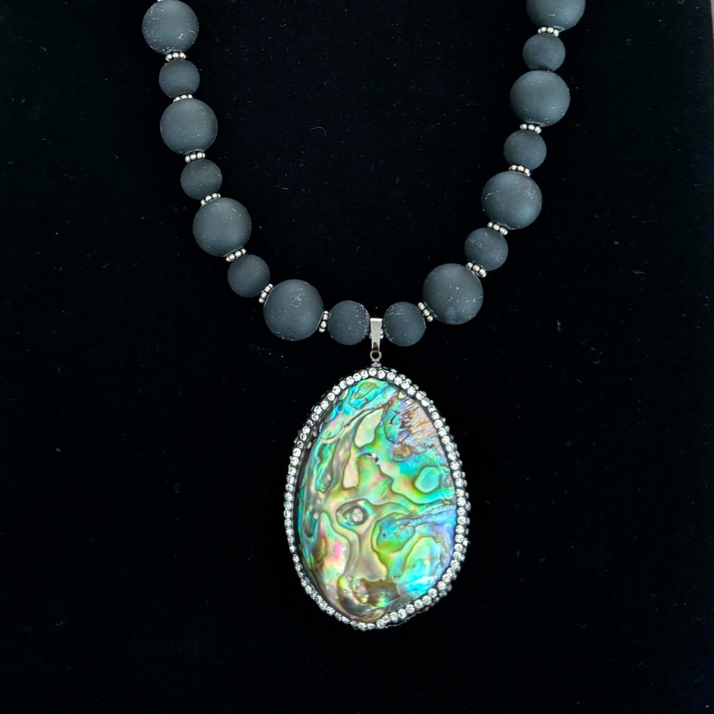NWOT Rubber Beads and Abalone Shell Necklace